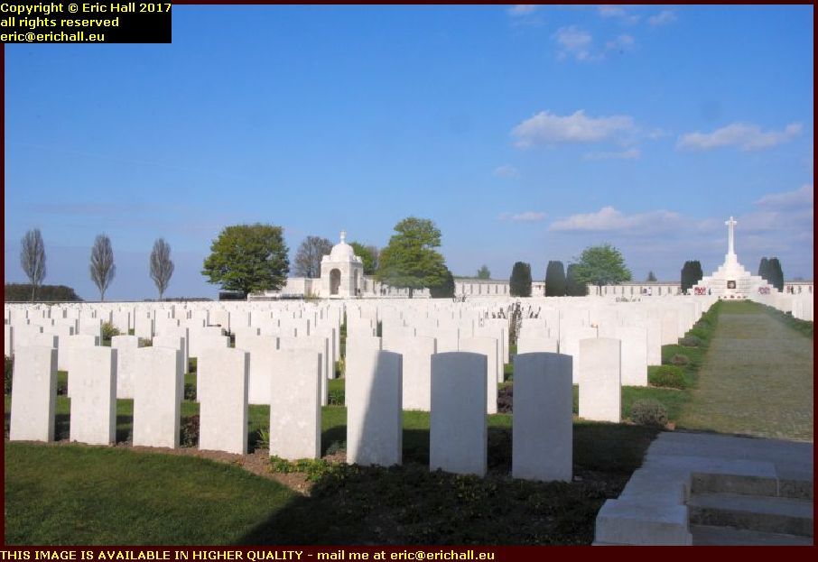tyne cot military cemetery ieper ypres zonnebek passendaele passchendaele belgium april avril 2017
