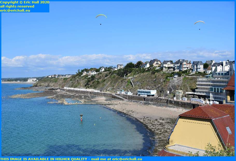 crowds on beach hang gliders plat gousset granville manche normandy france eric hall