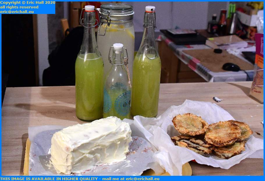 kiwi kefir marzipan iced cake home made mince pies place d'armes Granville Manche Normandy France Eric Hall