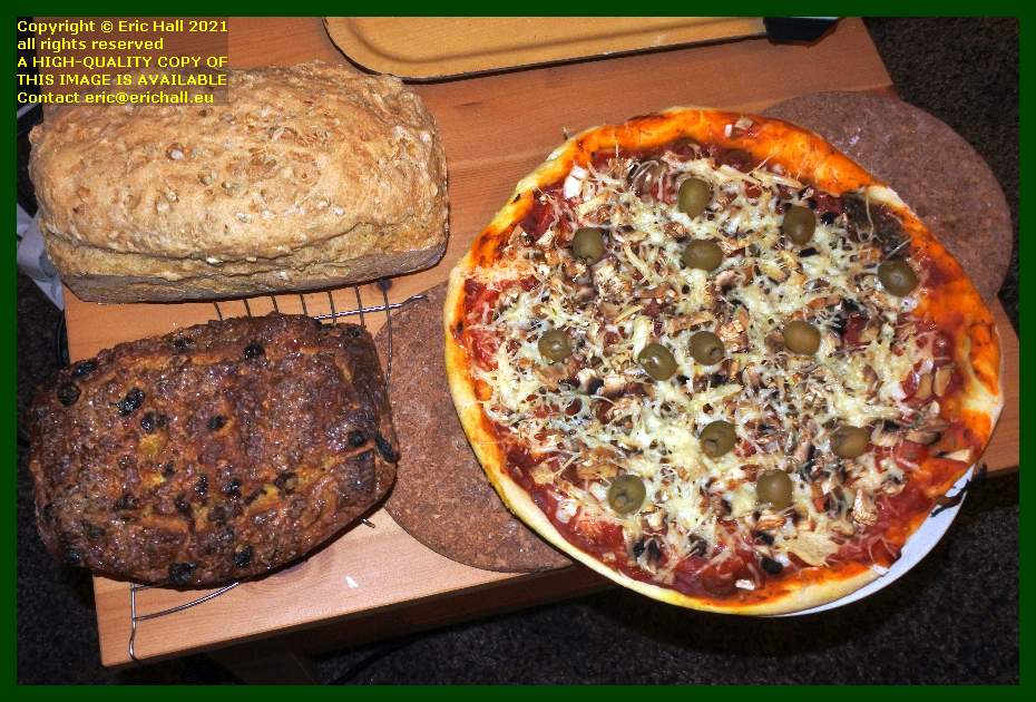vegan pizza home made bread sourdough fruit loaf place d'armes Granville Manche Normandy France Eric Hall