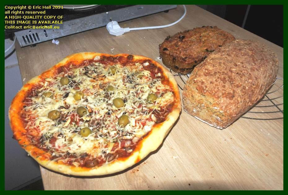 vegan pizza sourdough fruit loaf home made bread place d'armes Granville Manche Normandy France Eric Hall