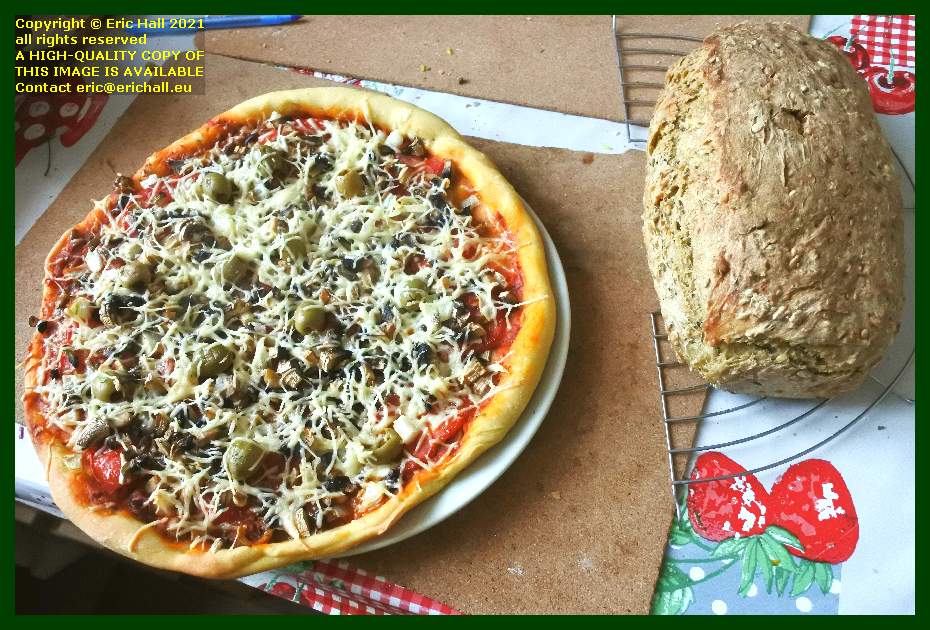 home-made bread vegan pizza place d'armes Granville Manche Normandy France Eric Hall