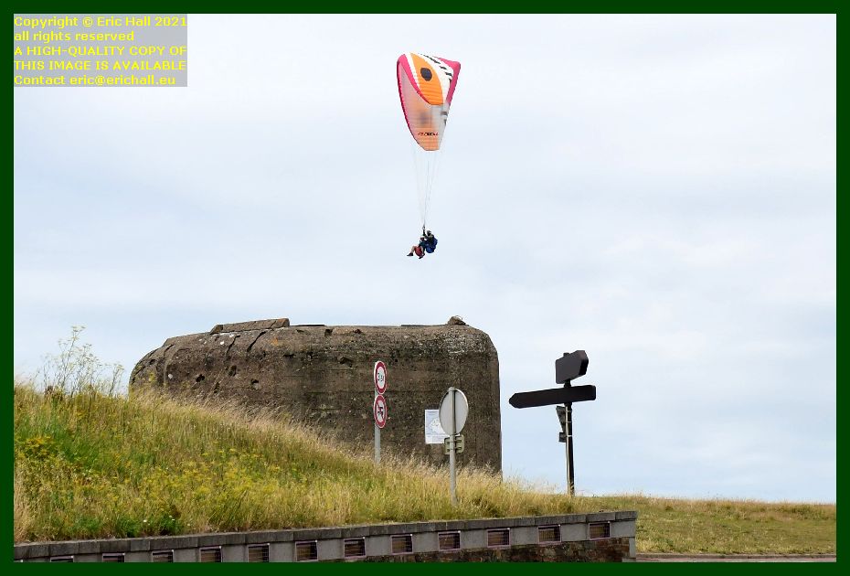 hang glider pointe du roc Granville Manche Normandy France photo Eric Hall august 2021