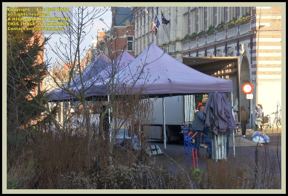 folding up market stall herbert hooverplein leuven Belgium Eric Hall photo January 2022