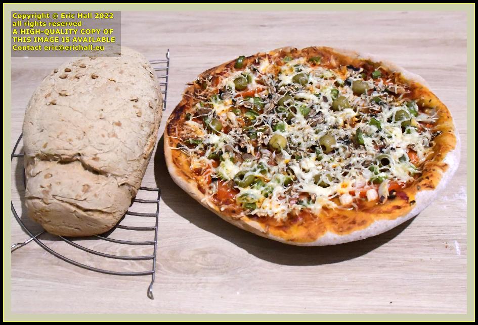 vegan pizza home-made bread place d'armes Granville normandy france photo Eric Hall february 2022