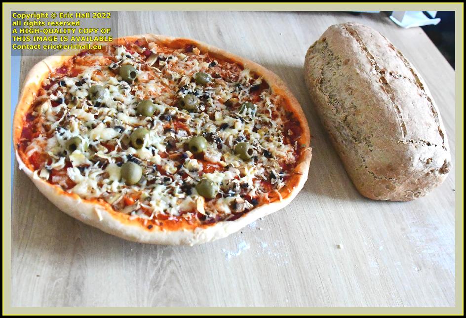 vegan pizza home made bread place d'armes Granville Manche Normandy France photo Eric Hall may 2022