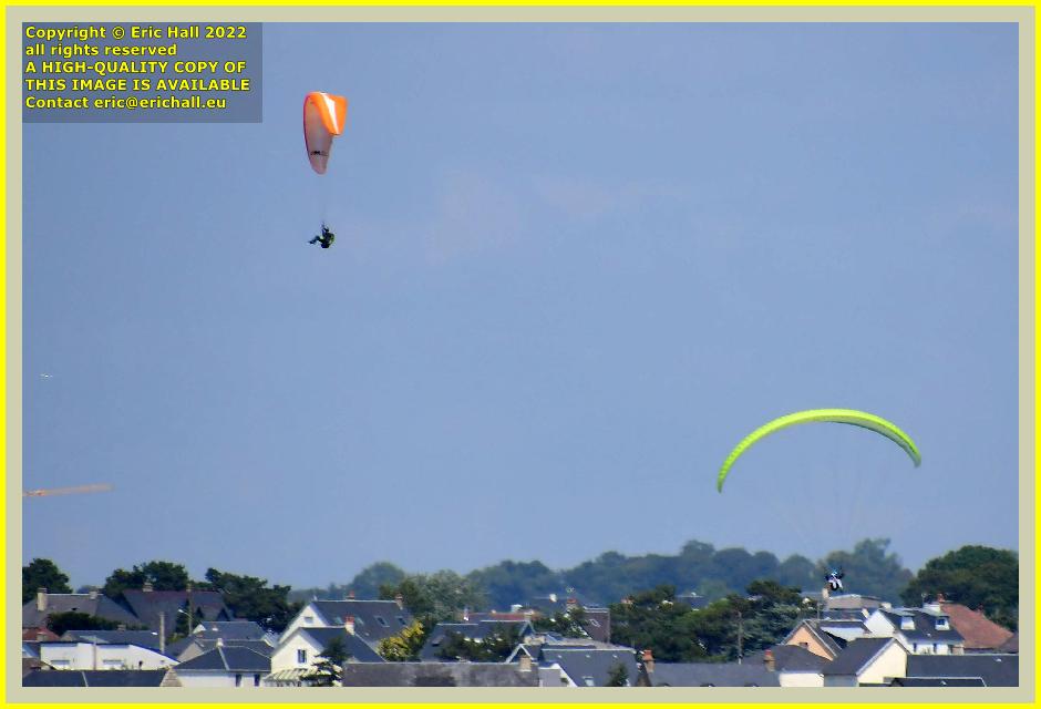 hang gliders Granville Manche Normandy France Eric Hall photo July 2022