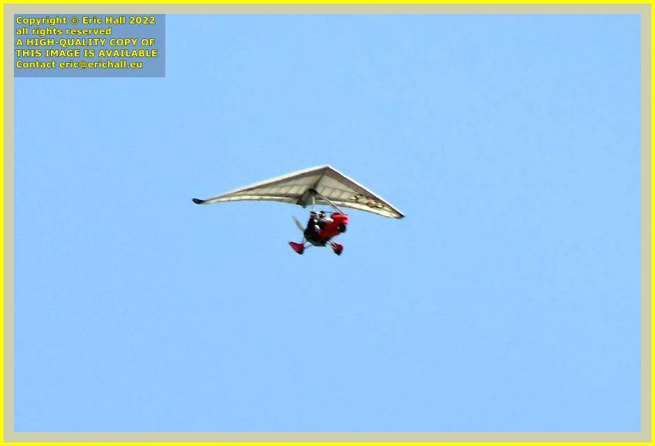 red powered hang glider pointe du roc Granville Manche Normandy France Eric Hall photo 8th august 2022